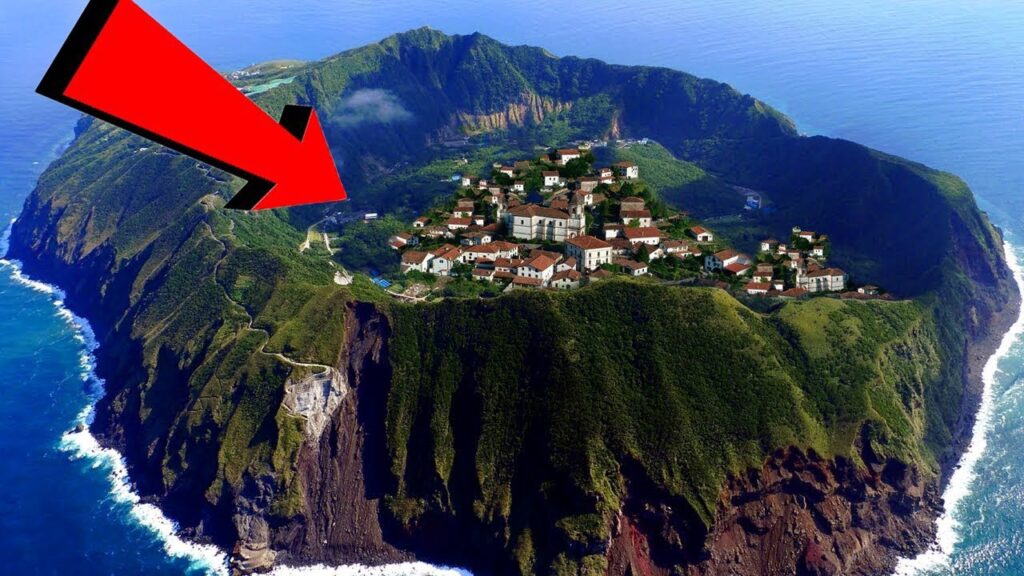 top 15 smallest towns in the world